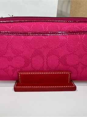 Hot Pink Women’s Clutch Wallet with Pink